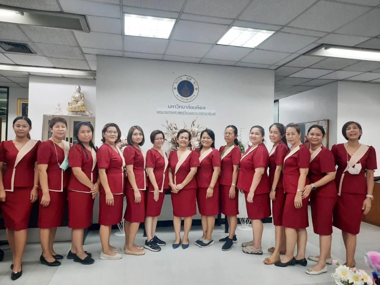 ชุดยูนิฟอร์มพนักงานมีทรงสวย